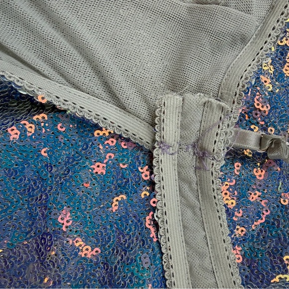 For Love And Lemons Skivvies Opal Low Plunge High Cut
Sequin Bodysuit Size L - Picture 16 of 16